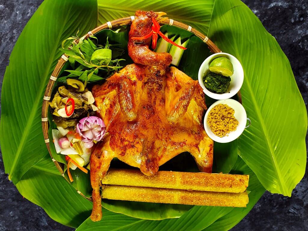 Cơm lam gà nướng - đặc sản Tây Nguyên tại Dambri